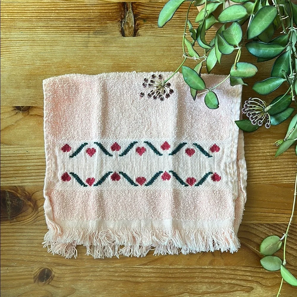 Vintage Embroidered Heart Hand Towel
